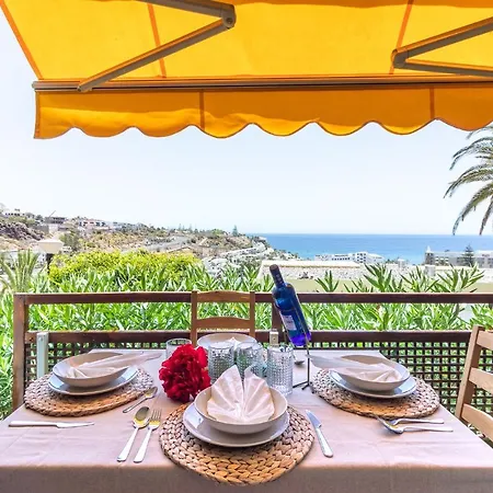 Increible Terraza Con Vistas Al Mar En Apartment
