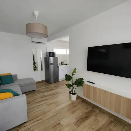 The Sound Of Ocean Waves Apartment *