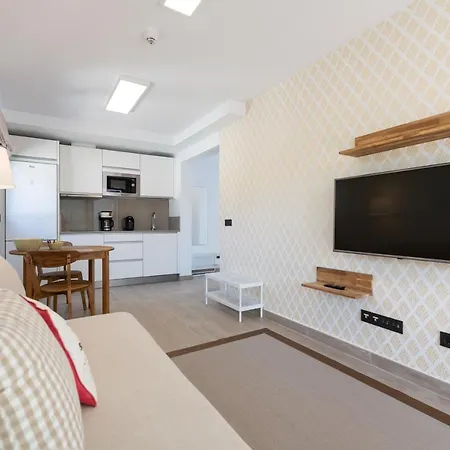 Apartment B Slow Condor