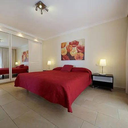 Hibiscus Apartment