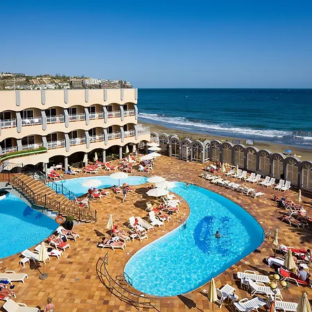 Club Hotel