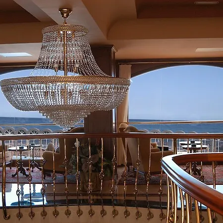 Club Hotel