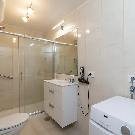 Lightbooking Flores Apartment