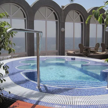 Club Hotel