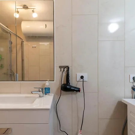 Lightbooking Flores Apartment *