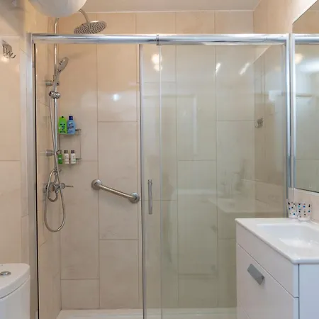 Apartment Lightbooking Flores *