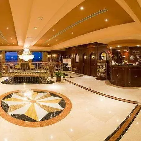 Club Hotel