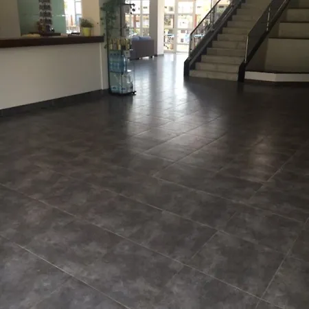 Apartahotel New Folías 3*