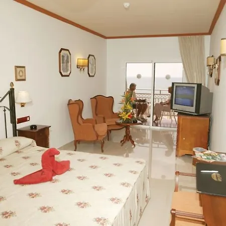 Club Hotel