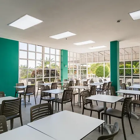 Apartahotel New Folías 3*
