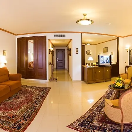 Club Hotel 4*