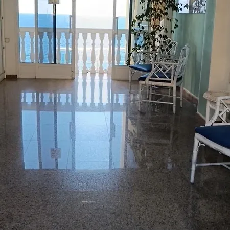 Ocean Breeze Apartment *