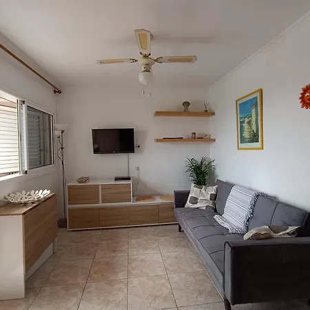 Ocean Breeze Apartment